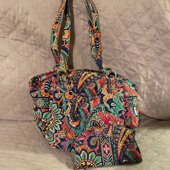 Vera Bradley Handbags - Vera Bradley purse & matching wallet